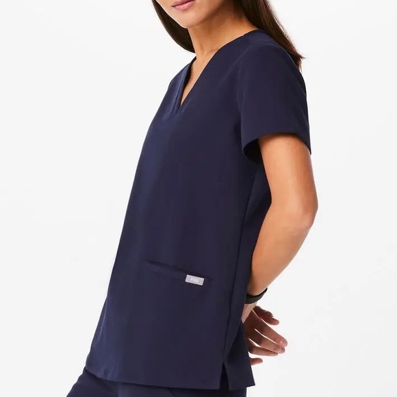 Figs Casma Three-Pocket Scrub Top™ Navy - Picture 2 of 6